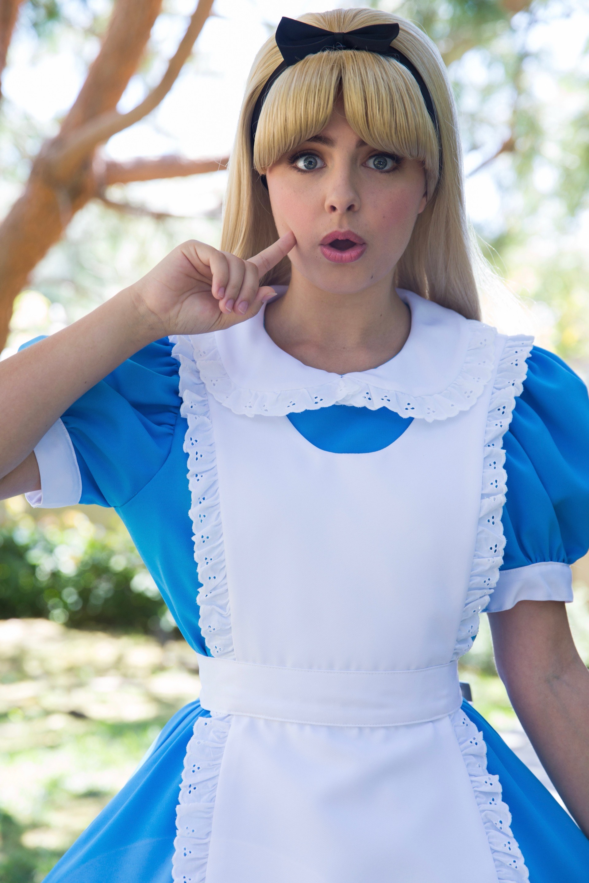 Hire Alice for birthday parties - Alice in Wonderland character performer
