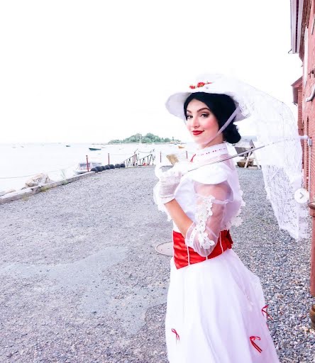 Hire Mary Poppins for birthday parties - Magical nanny character performer